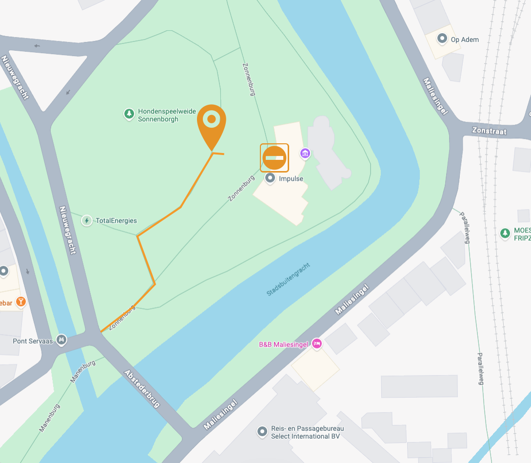 Plattegrond met de looproute vanaf de Nieuwegracht, door het park, naar de benedeningang van Sonnenborgh (let op: niet de museumingang)